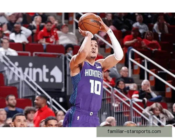 黄蜂队战术调整备战新赛季 球员状态回暖引发球迷期待