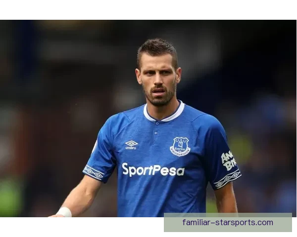 埃弗顿俱乐部近期动态：新任主帅上任球队转会市场活跃