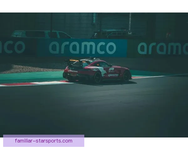 F1赛季激战正酣 红牛车队表现稳健 汉密尔顿与维斯塔潘争锋再升级